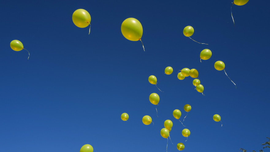 בלונים מופרחים לשחרור החטופים משבי החמאס