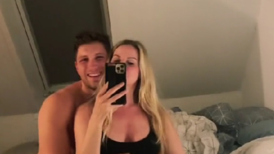 סלוט בת ה-42 ובורום בן ה-24