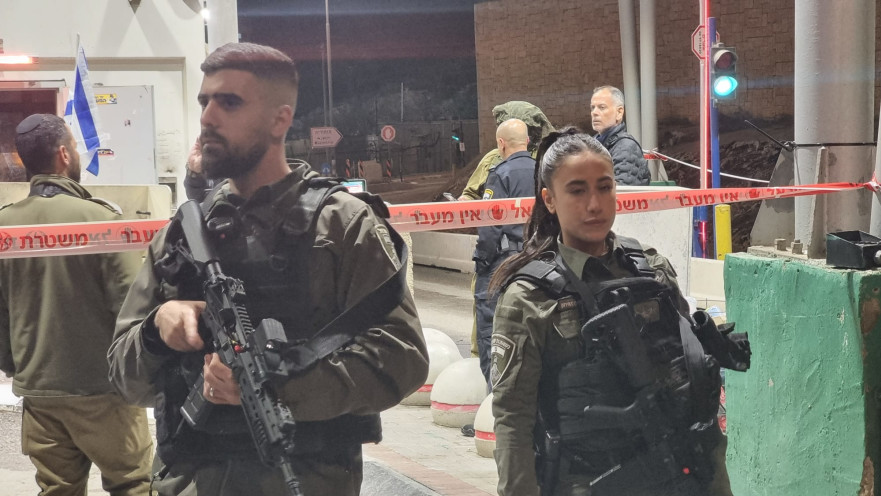 כוחות מג"ב בזירת האירוע במעבר מזמוריה ליד ירושלים