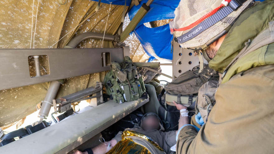 טיפול בפצועים בשדה הקרב