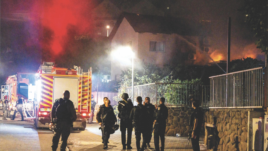 בניין בקרית שמונה שנפגע מפגיעת רקטה ששיגר חיזבאללה