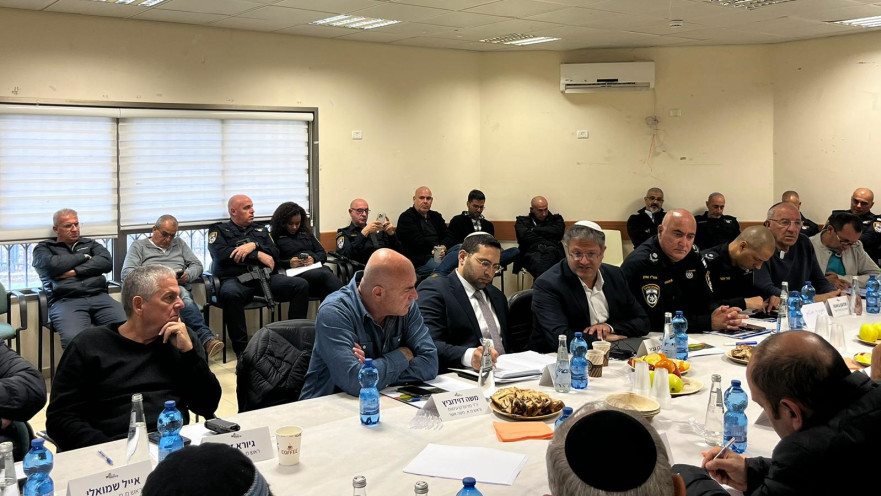 השר וסרלאוף והשר בן גביר עם ראשי רשויות הצפון, בפורום קו העימות