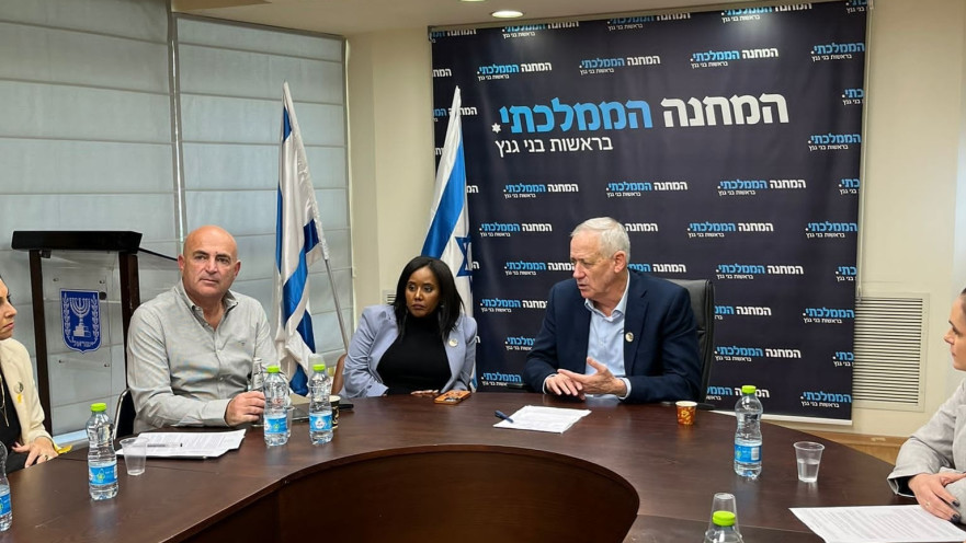בני גנץ ופנינה תמנו שטה עם נציגות פורום נשות המילואים