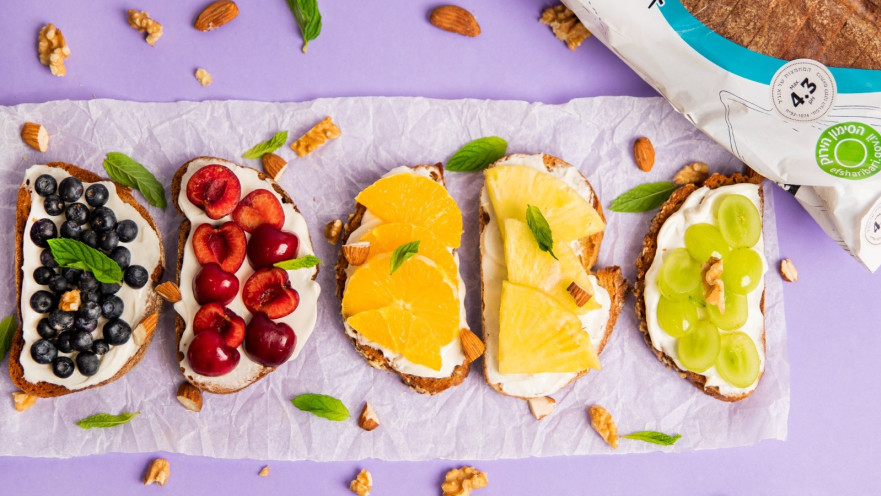 טוסט ריינבו. צבעוניות פירותית. באדיבות אנג'ל