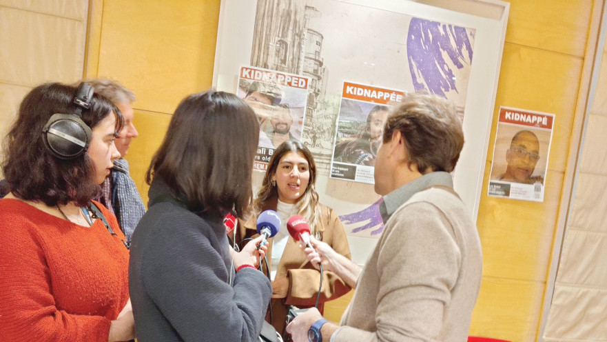 יובל וקנין בפריז עם כלי התקשורת