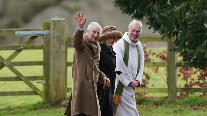 המלך צ'ארלס השלישי חוזר מבית החולים