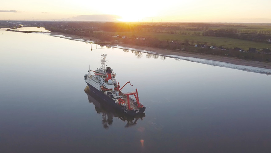 ספינת מחקר בים התיכון