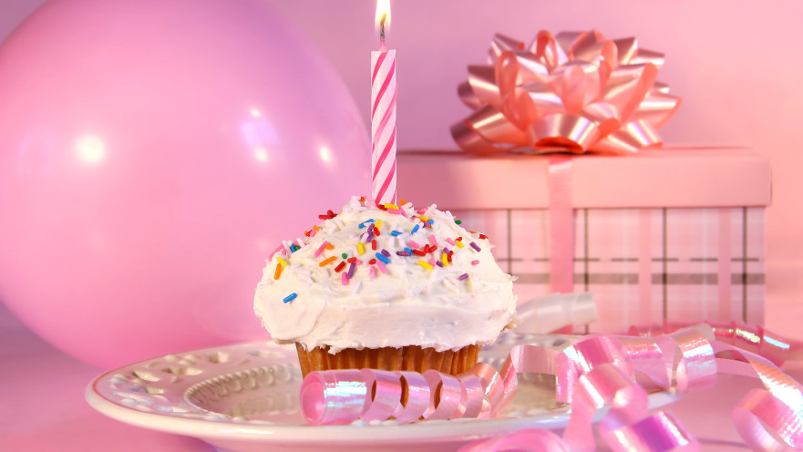 בת 55 חוגגת את יום הולדתה ה-13, איך זה ייתכן?