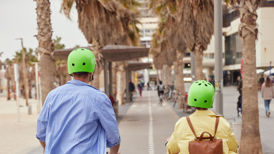 רוכבים על קורקינט