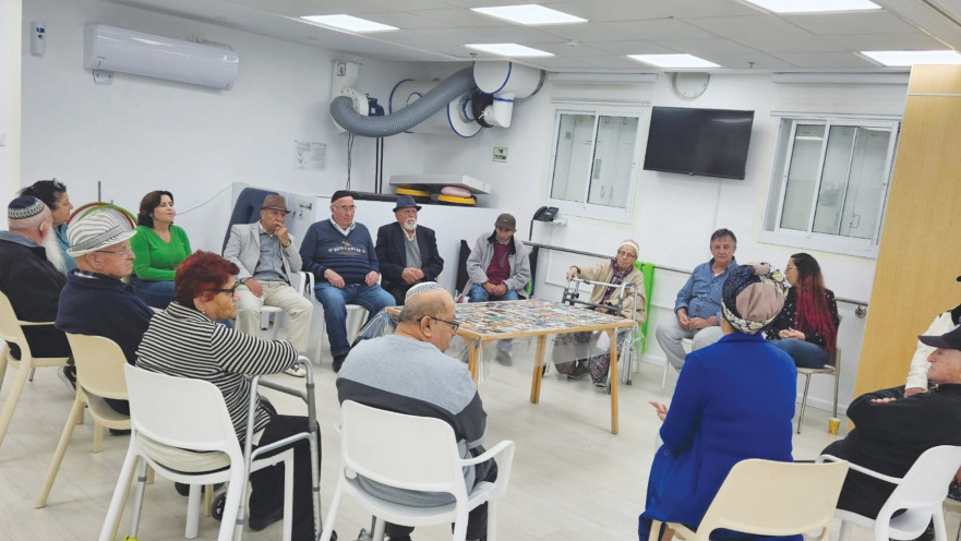 זקני שדרות חוזרים לעיר