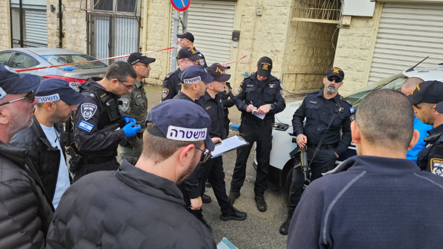 כוחות המשטרה בזירת הרצח בחיפה