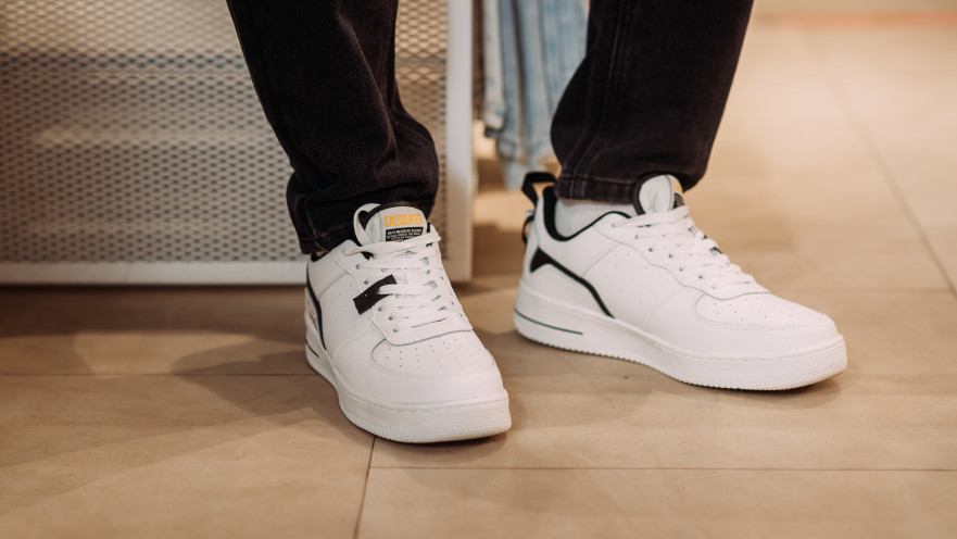 נעליים לבנות