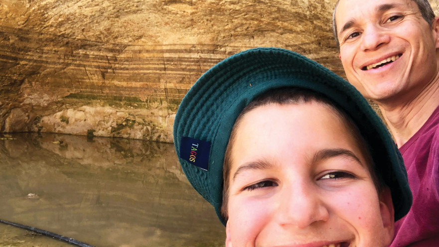 איתן מנחם נאמן ובנו אביתר