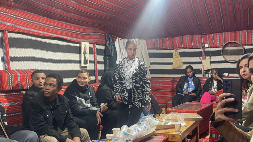 ארוחה של תלמידים יהודים ובדואים