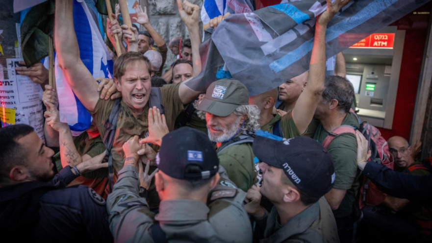 מחאה על חוק הגיוס: עימותים בין "אחים לנשק" לחרדים במאה שערים