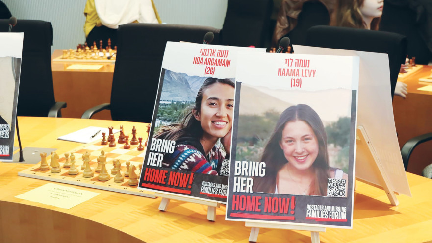 השלטים של נועה ארגמני ונעמה לוי