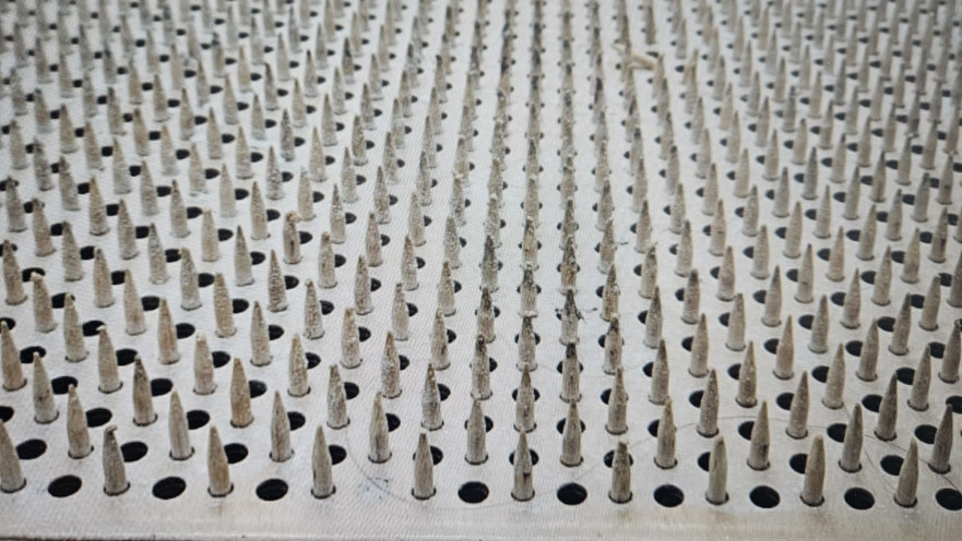 הלוח הדוקרני איתו תקף החשוד את שכנו