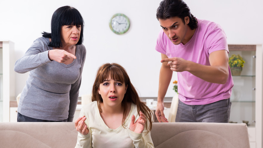 טענה שבעלה סובל מתסביך אדיפוס בגלל שהוא מצדיק את אימא שלו