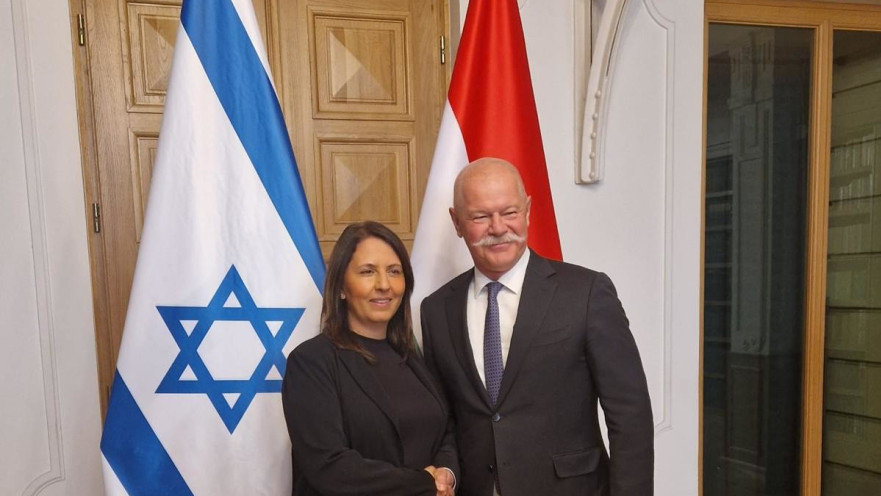 גילה גמליאל ויאנוש צ'אק