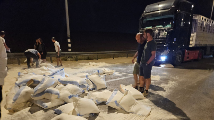 תכולת משאית סיוע שרוקנה