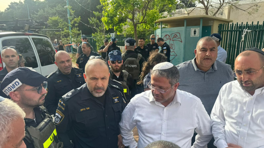 איתמר בן גביר בזירת הפיגוע ברמלה