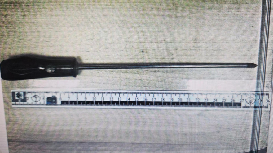 המברג שאיים בו החשוד על הקורבן 