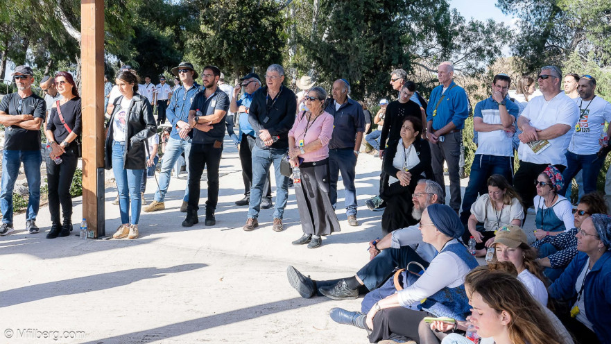 סיור הפתיחה ביד מרדכי