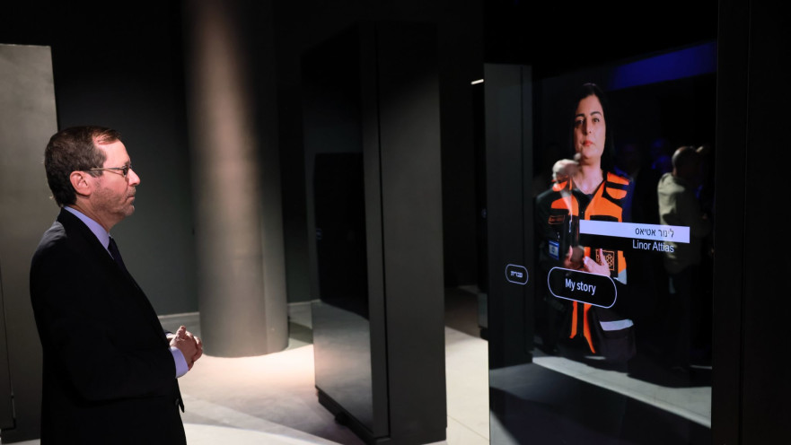 הנשיא הרצוג בתערוכה