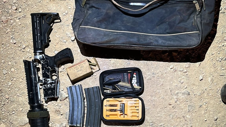 נשק מסוג M-16, כפפות ותחמושת שנתפסו