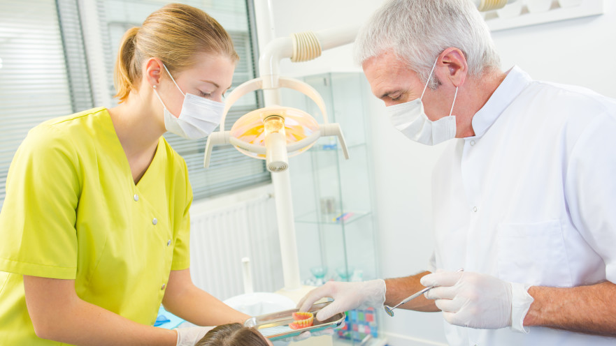 מעגל הזנות. ריקבון מתקדם בחלל הפה 