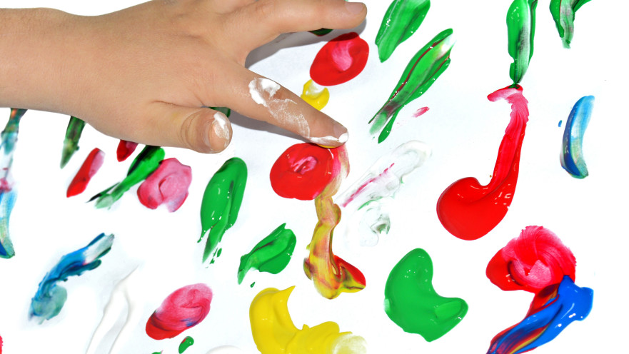 ציורים של פעוט בן שנתיים נמכרים באלפי דולרים