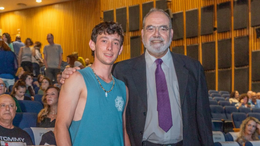 מתן מיסן באירוע התרמה למרכז לשיקום לוינשטיין