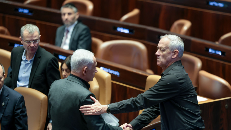 גנץ ונתניהו לאחר הקמת ממשלת החירום