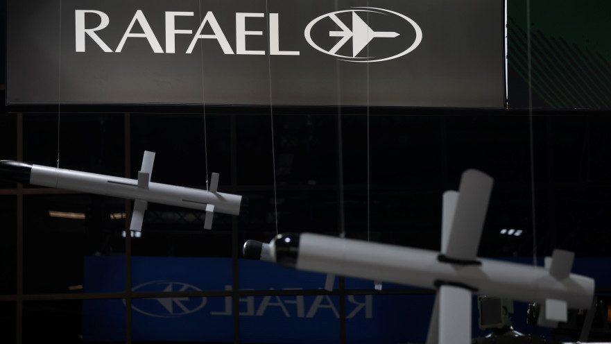 הדוכן הישראלי בתערוכת נשק בצרפת