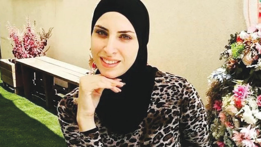 סונדוס וחידי במועדון שהיתה שותפה להקמתו