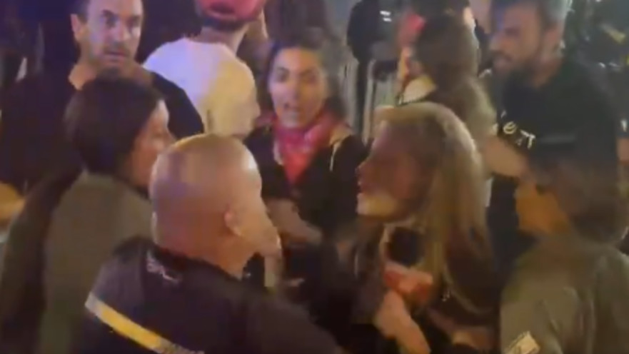 יולן כהן בהפגנה