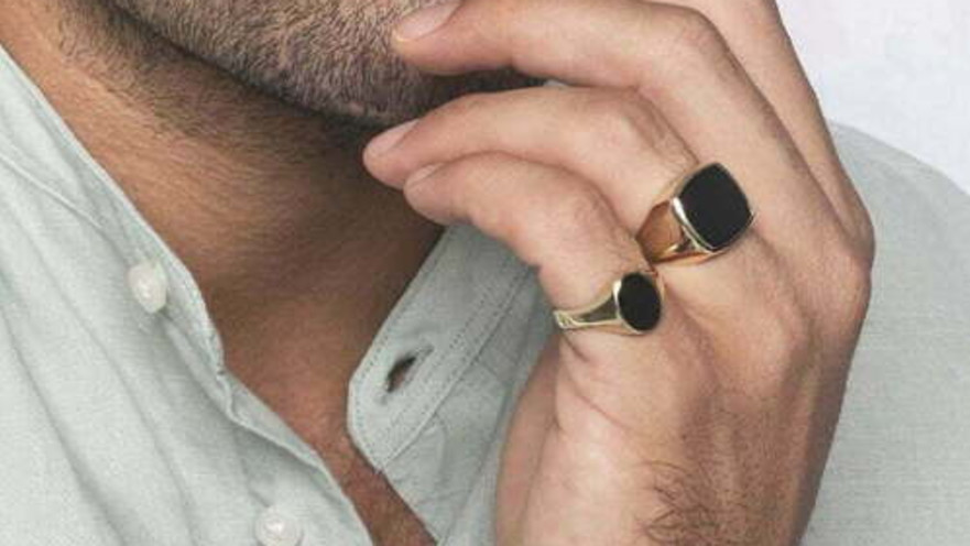 גבר, כך תשלים את הלוק עם בגדי הקיץ עם התכשיט המתאים