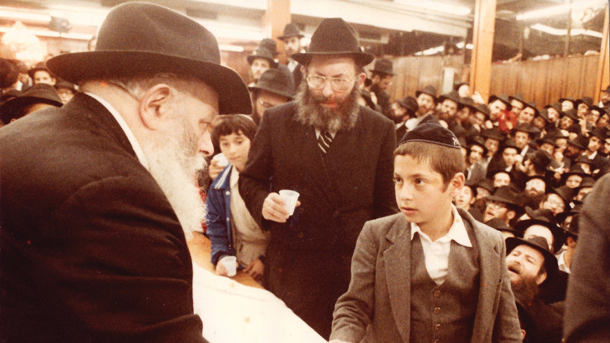 הרב ג'קסון מקבל ברכה מהרבי מליובאוויטש