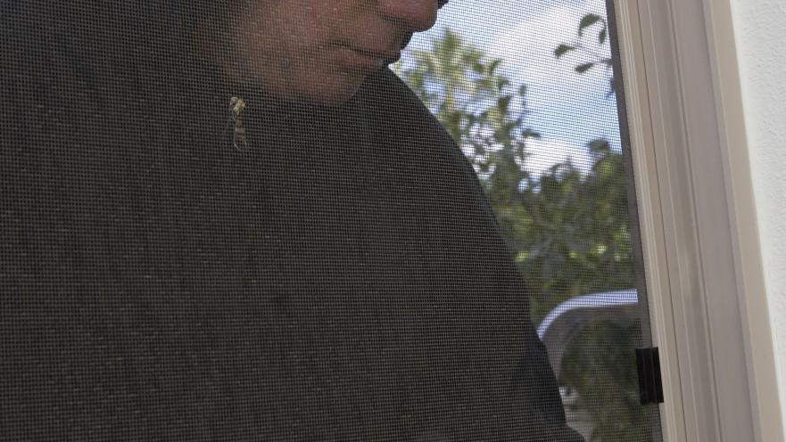 פורץ נכנס הביתה אך לא גונב דבר?