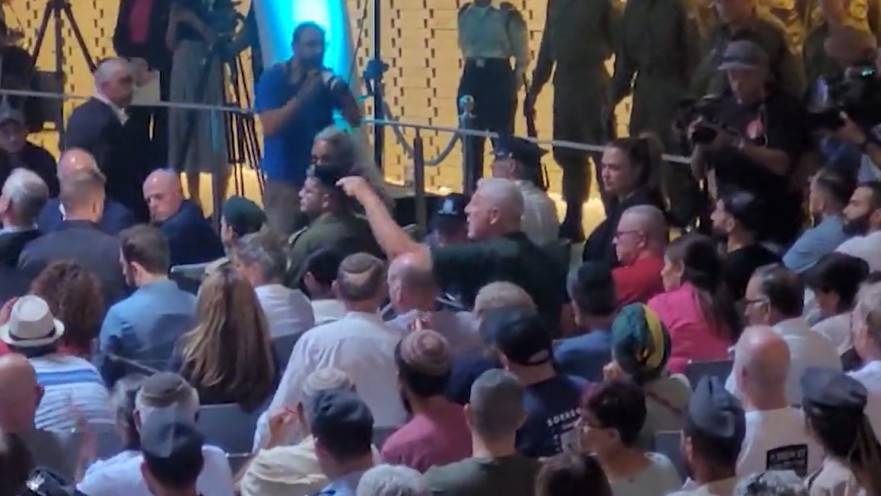 צעקות לעבר נתניהו