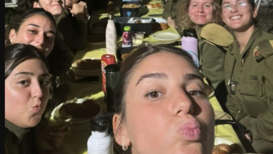 תמונת התצפיתניות רגע לפני הירצחן