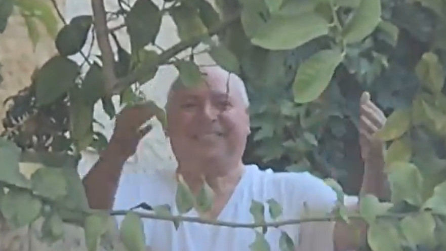 דודי אמסלם מנצח על המפגינים