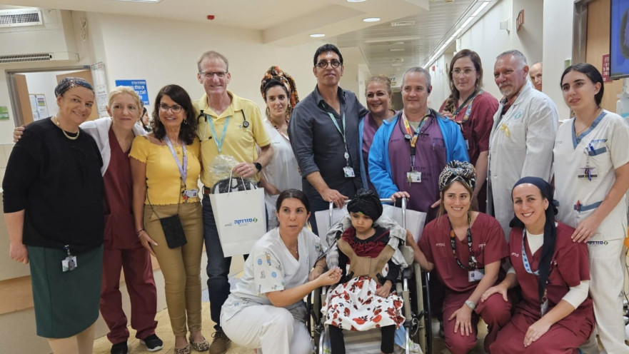 הצוות הרפואי עם אמינה אלחוסני