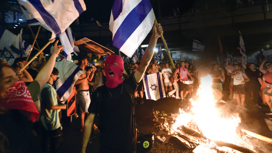 מפגינים חוסמים את נתיבי איילון, צילום ארכיון