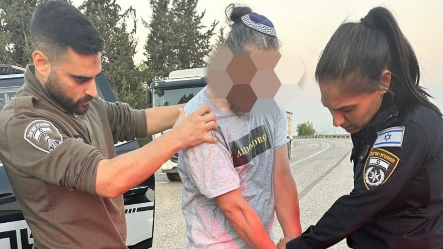 פלסטיני חובש כיפה