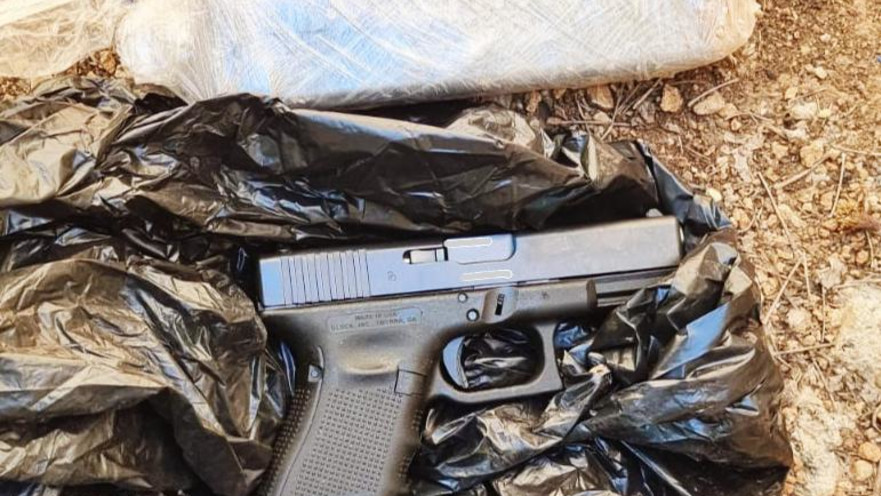 האקדח שאותר במהלך מעצר החוליה