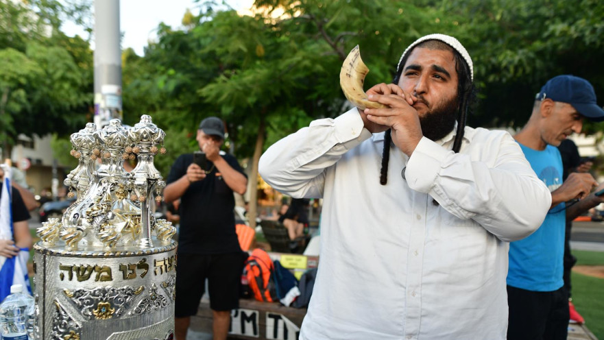 תפילת מחאה בכיכר דיזינגוף