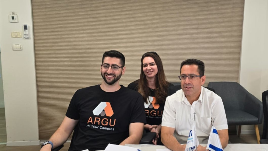 סמנכל ההנדסה במקורות יוסי יעקבי, שני דניאל ועידו דויטש מחברות ארגו