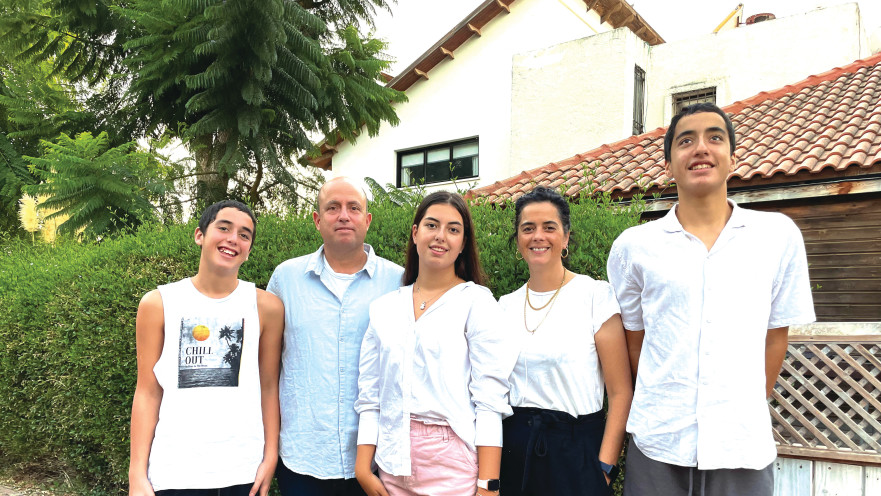 משפחת קוץ, ליבנת ואביב עם ילדיהם רותם, יונתן ויפתח