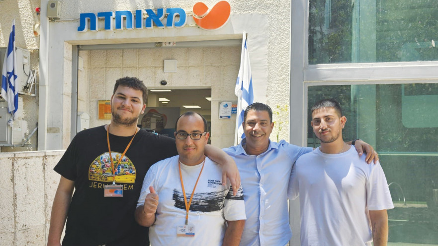 אודי חדאד ביחד עם אפק דומב מלמד, תומר מוסאילוב ואורי גבע